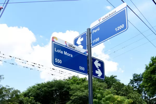 Los líquidos de 432 pérdidas de agua y de cloacas infectan las calles de Yerba Buena