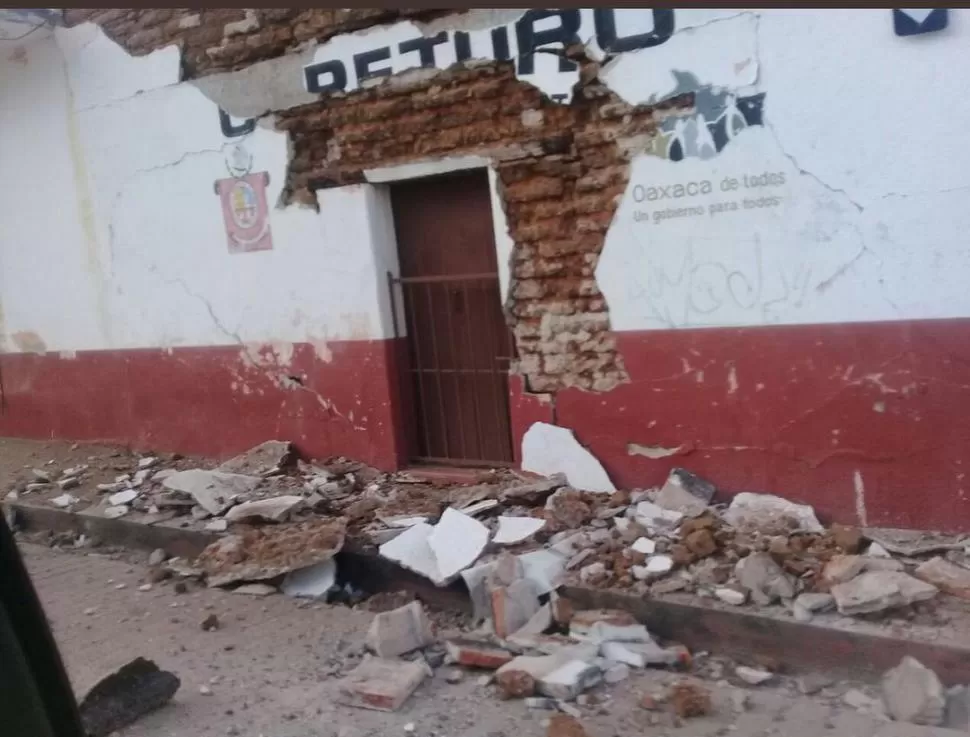  A FLOR DE PIEL. Pasaron tan sólo cinco meses del último gran terremoto que sacudió a México, en septiembre último. reuters