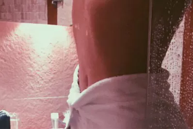 Murió electrocutada cuando intentó sacarse una selfie en la ducha