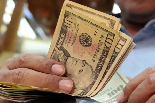 El dólar subió 13 centavos y llegó a los $ 20,18 en el primer día del paro bancario