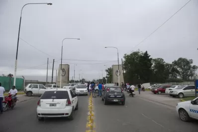 El Gobierno acordó brindar más seguridad a taxistas