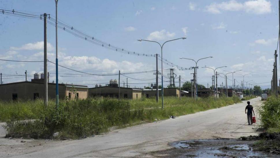 El ingreso al barrio 250 Viviendas no tiene luz