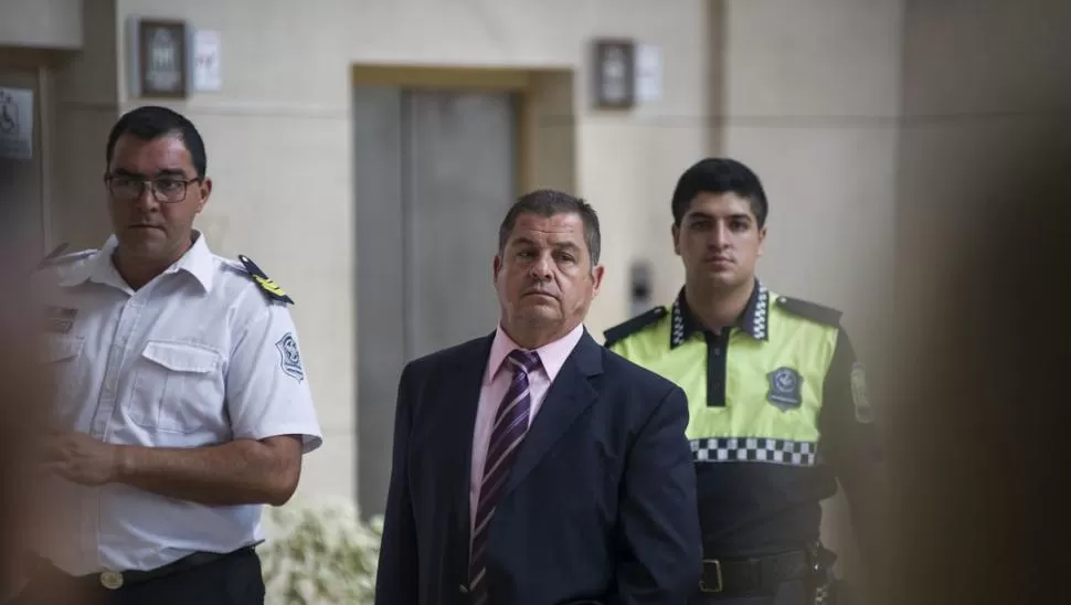 CON CUSTODIA. Nicolás Barrera, ex subjefe de Policía, dijo que la primera vez que se comunicó con García fue cuando encontraron el cuerpo de la joven. la gaceta / foto de jorge olmos sgrosso