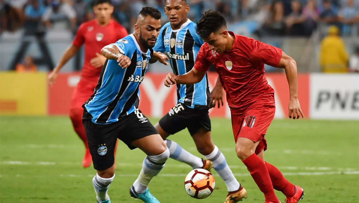 EN LA LUCHA. Independiente quiere quedarse con la Recopa ante Gremio, en Brasil (ESPN)