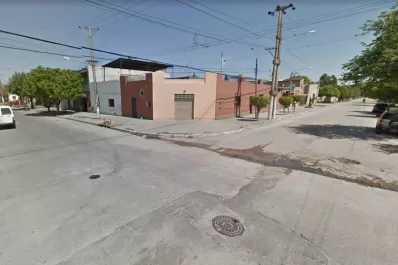 Asaltan a punta de arma de fuego y le roban el auto a un taxista en Villa 9 de Julio