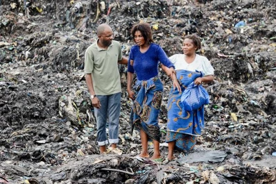 Increíble: un alud de basura mató a 17 personas en Mozambique