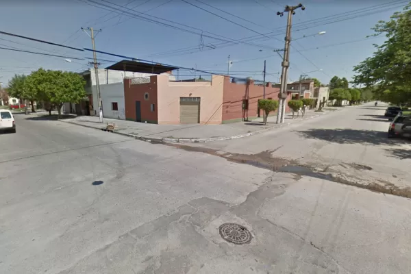 Asaltan a punta de arma de fuego y le roban el auto a un taxista en Villa 9 de Julio