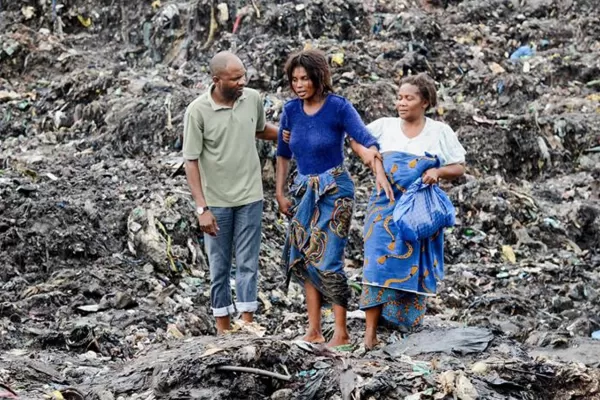 Increíble: un alud de basura mató a 17 personas en Mozambique