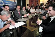 Un rápido acuerdo da inicio al ciclo lectivo