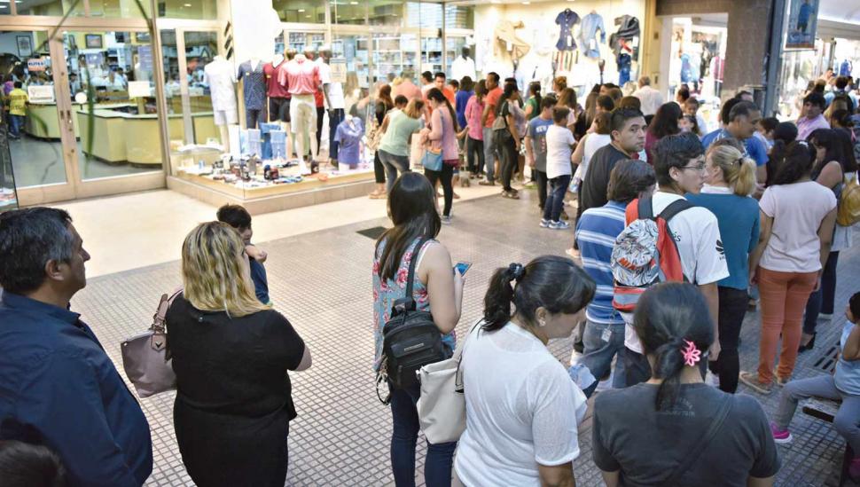 Los gremios aceptaron un 17% de suba y las clases en Tucumán comienzan hoy