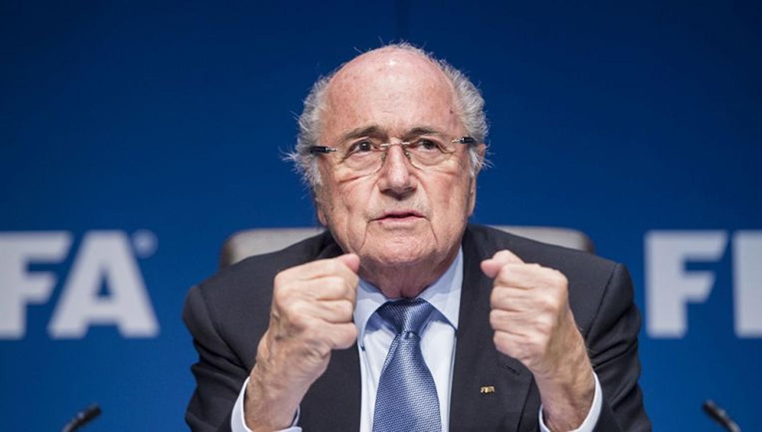JOSEPH BLATTER. El ex presidente de la FIFA se pronunció en contrea del sistema de videoarbitraje. FOTO TOMADA DE RECORD.COM.MX