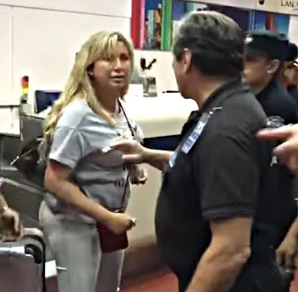 “VO', VO' Y VO'”. Macarena Bordato en el video del famoso incidente en el aeropuerto. LA GACETA
