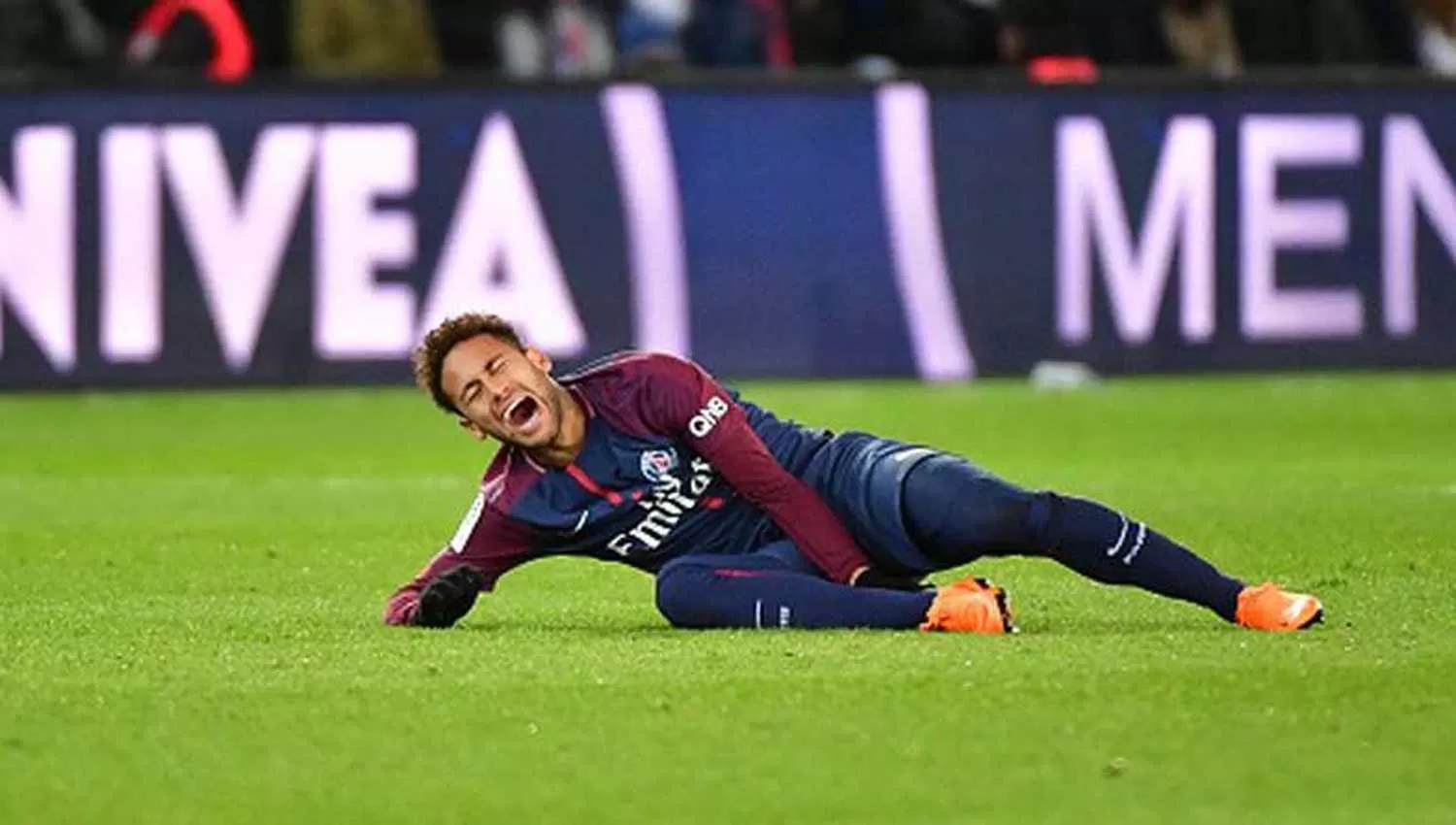 DOLOR. Neymar se lesionó jugando para PSG y es duda para el Mundial. (DEPOR.COM)