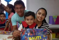 El Pulga Rodríguez dejó el traje de goleador en casa y acompañó a su hijo en el primer día de jardín