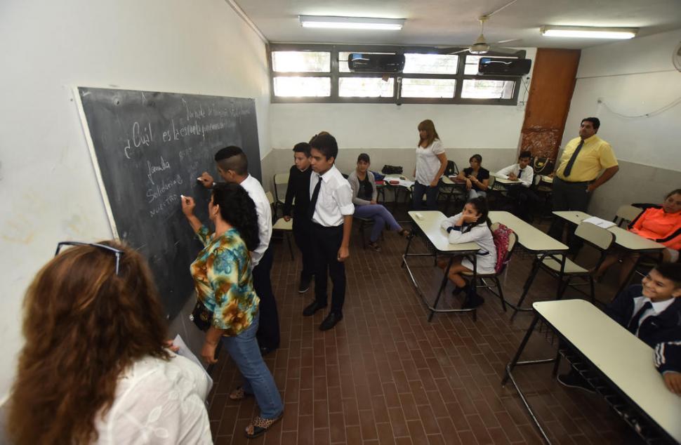 JORNADA DE FORMACIÓN. Aunque fueron pocos, padres y alumnos de la escuela General Belgrano expresaron sus expectativas sobre la educación. LA GACETA / FOTOS DE OSVALDO RIPOLL.