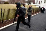 Alerta en la Casa Blanca: un hombre se disparó en la entrada