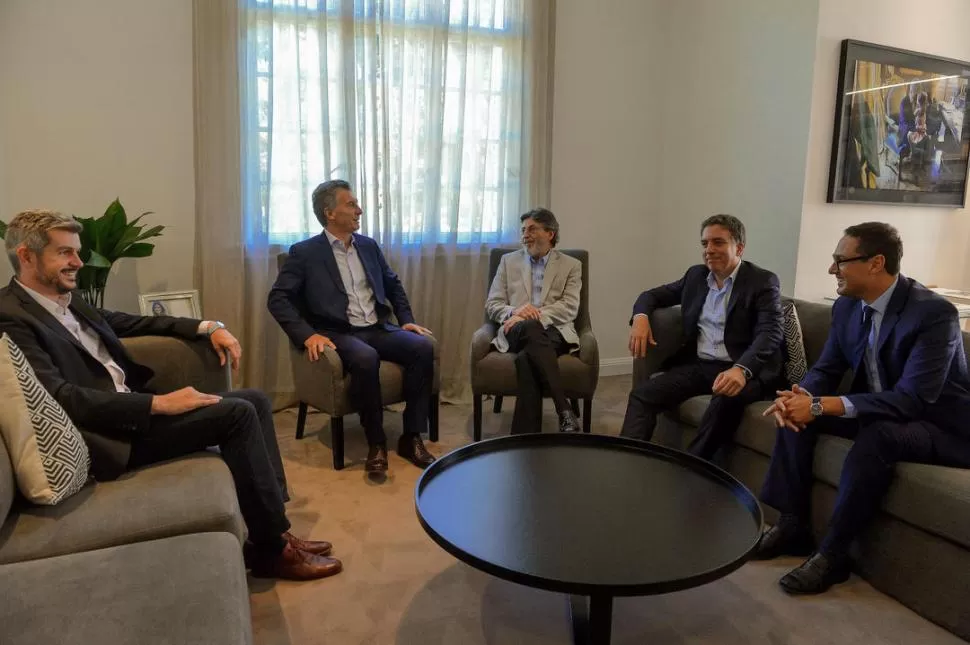 ANTESALA. El presidente Macri reunió, en la residencia de Olivos, a Abad, y a su sucesor Leandro Cuccioli. Al encuentro asistieron Peña y Dujovne. télam