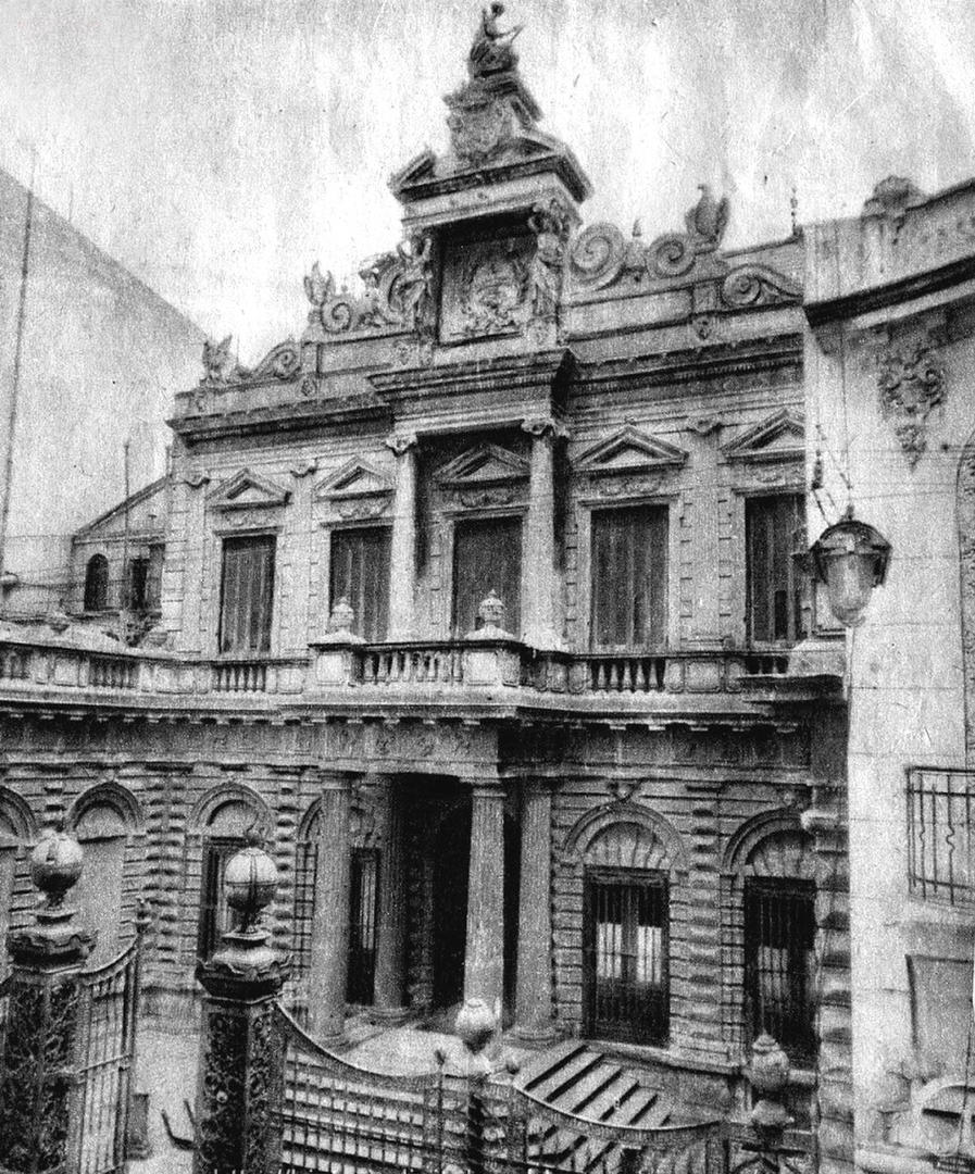 LA CASA DE BUENOS AIRES. La magnífica vivienda de Lavalle 835, que regalaron a Rocha sus amigos, fue arrasada por la piqueta en 1970.