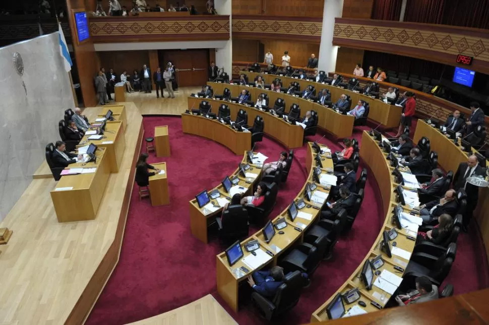 EN EL RECINTO. El 14 de diciembre, la Legislatura sancionó la Ley de Presupuesto General de la Provincia para 2018, como contempla la Constitución. la gaceta / foto de antonio ferroni (archivo)
