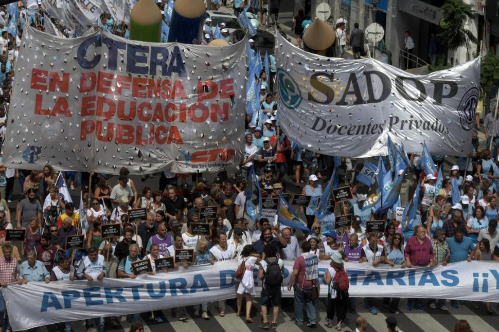EN CORRIENTES. El presidente Macri inauguró una escuela en la localidad de Bella Vista, sin hablar del paro docente. télam
