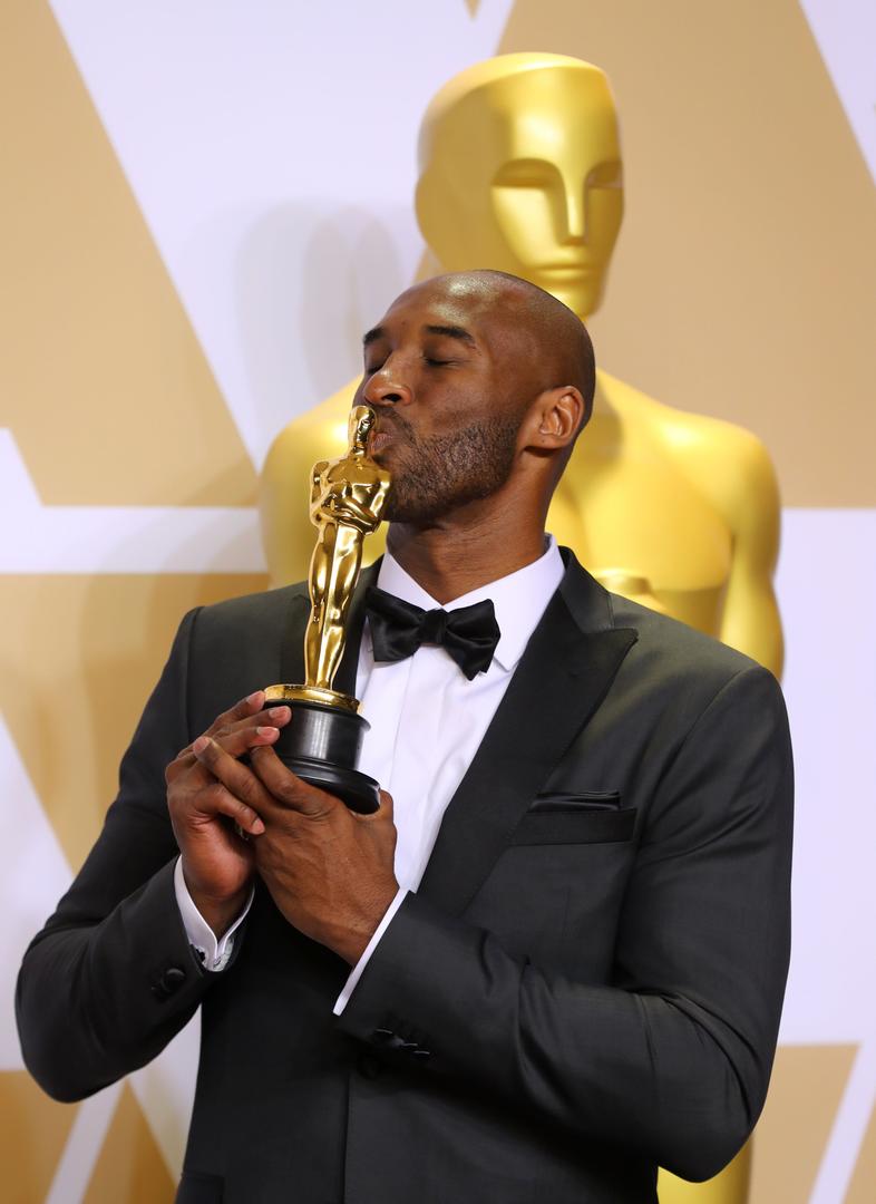 FELIZ. Kobe Bryant, estrella de la NBA, ganó un Oscar el domingo. Reuters