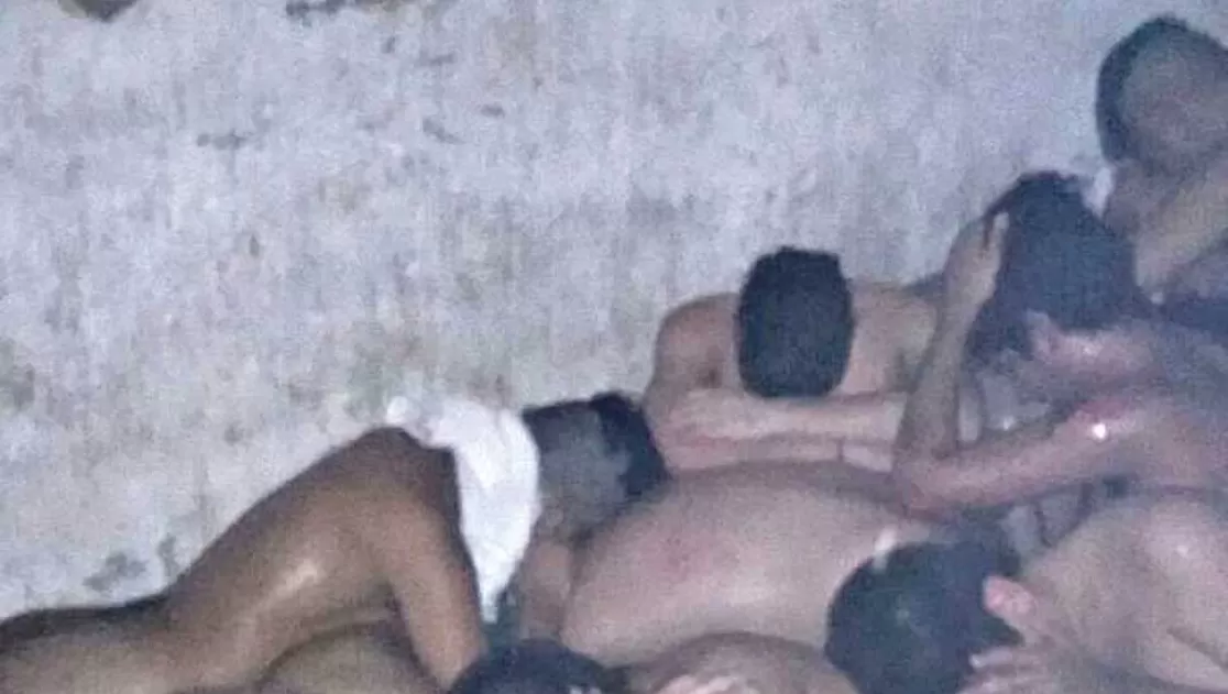 HORROR. Los presos de la seccional 11a, luego de haberse amotinado por las condiciones de encierro.