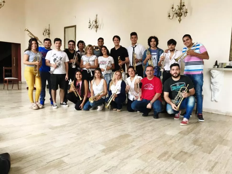 SEMINARIO. Vientistas tucumanos y salteños aprovecharon durante esta semana las enseñanzas del maestro Crespo. 
