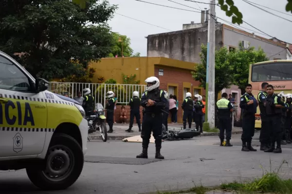 Un motociclista de 22 años murió tras chocar contra un colectivo durante una persecución en Ciudadela