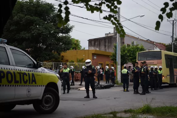 Denuncian robos y vandalismo durante el cortejo fúnebre de un motociclista