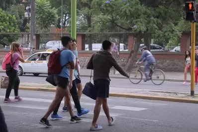 Tras la muerte de un alumno, en Filosofía y Letras creen que el puente peatonal ayudará a salvar vidas
