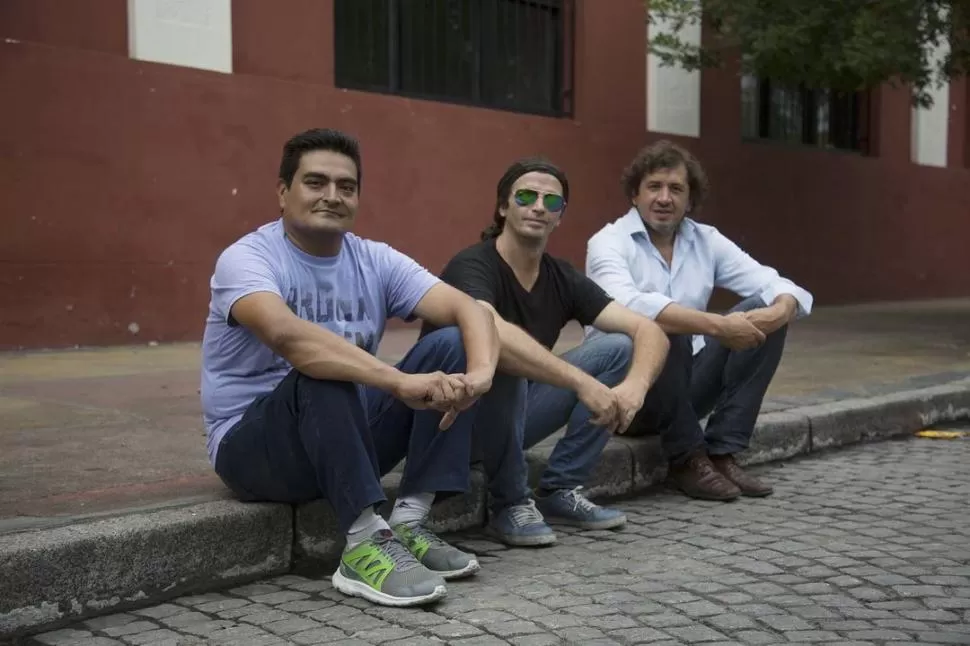 PROPULSORES. Teves, Contreras Moiraghi y Sánchez, en pleno Abasto.  