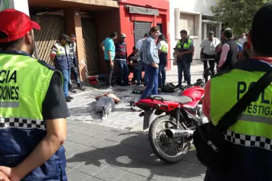 Detuvieron a dos sospechosos de integrar una banda de rompevidrios en avenida Mitre al 100