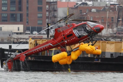 Suspenden los vuelos en helicóptero en Nueva York tras el accidente