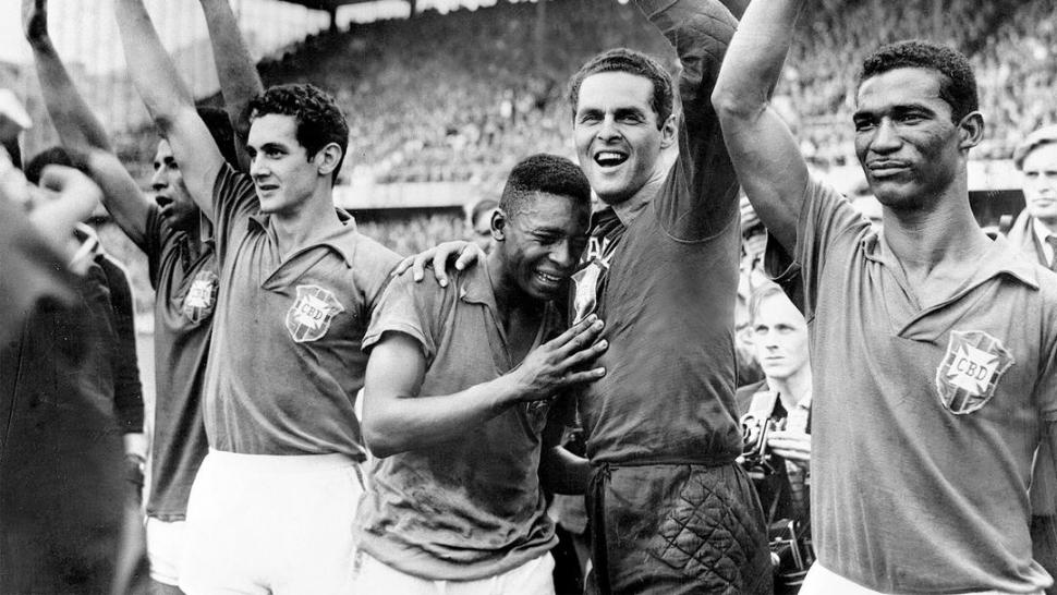 TODO FUE PARA BRASIL. Pelé debutó en el Mundial de Suecia de 1958, en el que resultó la gran figura. El “Scratch” le ganó la final al seleccionado local por 5 a 2, con dos tantos de “O Rei”. 