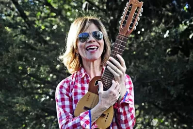 Todos los hits de Marcela Morelo en una sola noche en el teatro Alberdi