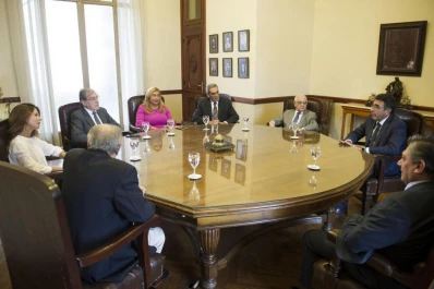 Opositores critican a un dirigente de los jueces del país