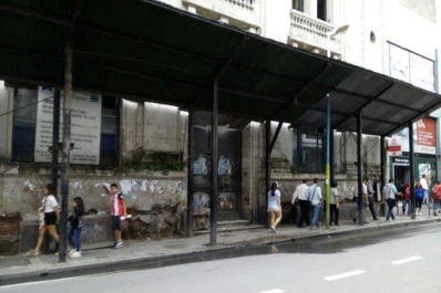 Un precario edificio céntrico exige una solución