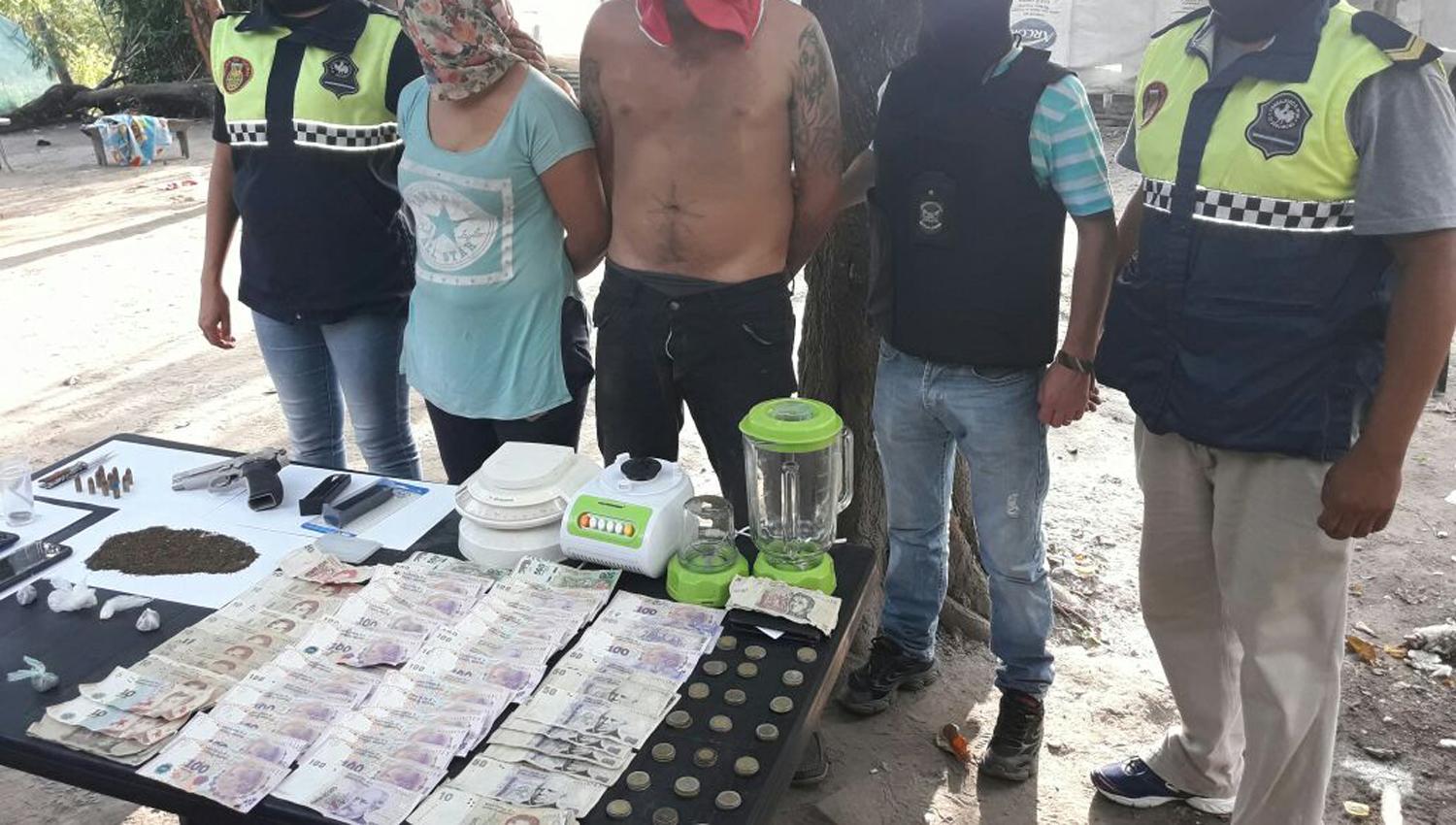 Secuestraron droga y un arma de fuego en un allanamiento en Monteros: hay dos detenidos