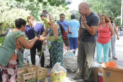 Canjearon residuos secos por plantines