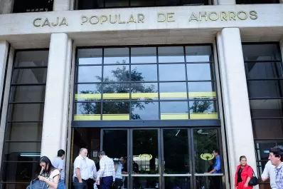 Un fallo beneficia a los empleados de la Caja: ordenan que se pague la cláusula gatillo