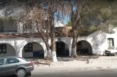 Un policía murió tras volcar e incrustar su auto contra una vivienda en la zona de Quilmes