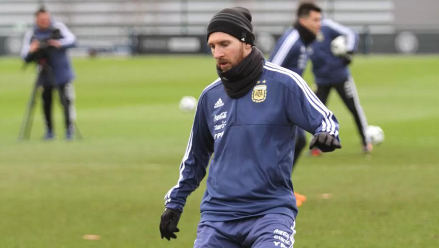 PRESENTE. Messi llegó hoy a la concentración argentina y se entrenó con el equipo. (@Argentina)