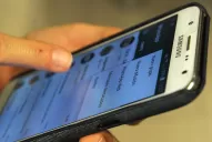 Aprovechaba la ausencia de su ex pareja para tomarse fotos íntimas con su hija