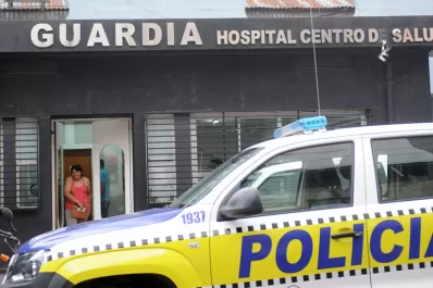 Una mujer llegó con dos balazos al hospital y la detuvieron por tentativa de homicidio