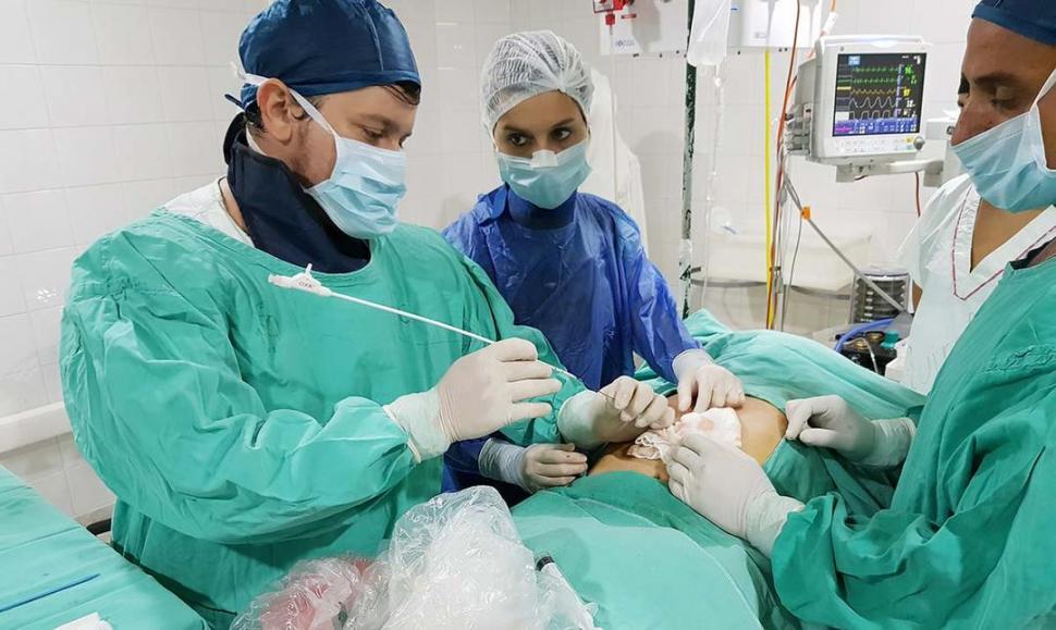 Aliviaron una pancreatitis sin cirugía e hicieron historia