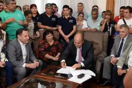 Los trabajadores de ATE y UPCN acordaron una aumento salarial del 17%