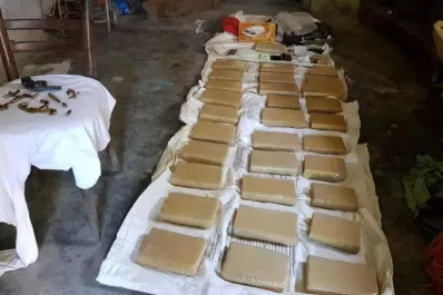 Drogas y armas en una casa desocupada