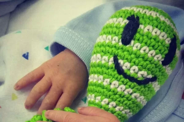 Gracias a los pulpitos, los bebés de cinco neonatologías tucumanas se aferran a la vida