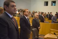 Tras las trompadas en el Concejo, proponen suspender a Loza