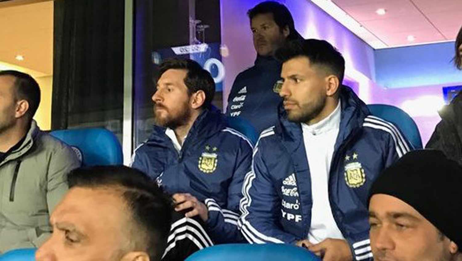 El ídolo de todos: Messi no jugó ante Italia pero fue el más esperado por los niños al llegar al estadio